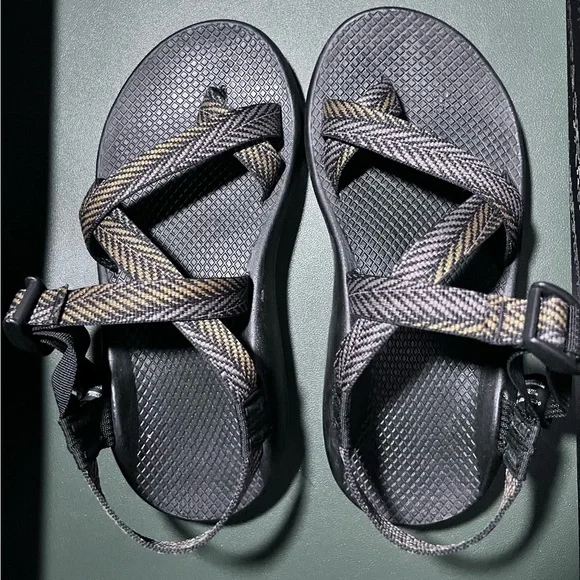 Chaco Men\'s Black and White Patterned Strappy Sandals, Worn once Chaco Sandal Zcloud J100015 Strappy Black Hiking Shoe Mens  main image 4